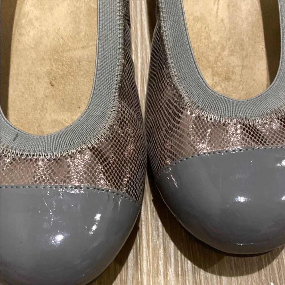 Vionic Women's Flats - Picture 3 of 4